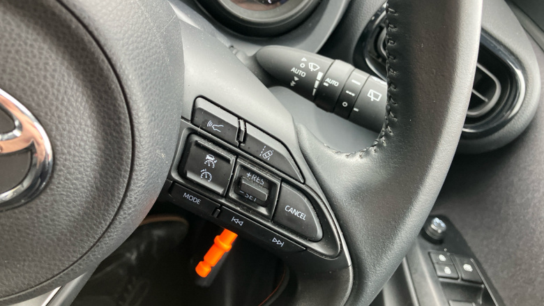 Toyota Yaris 1.5 Hybrid Design 5dr CVT Hybrid Hatchback